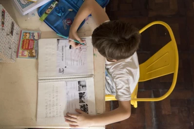 Las 18 es la hora pico de chicos conectados para hacer los deberes