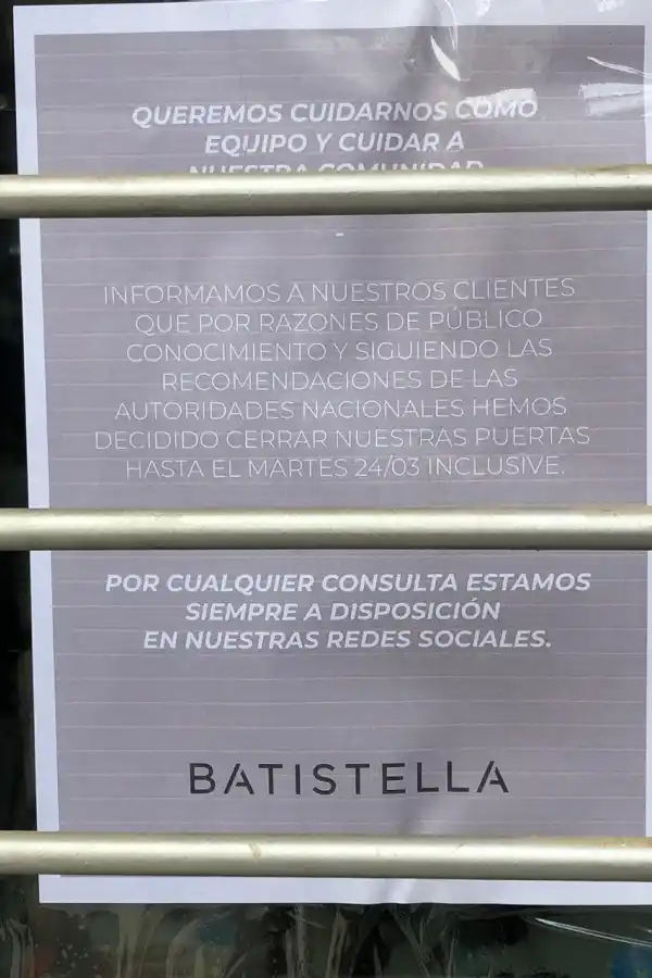 Varios locales del microcentro optaron hoy por cerrar sus puertas debido al coronavirus