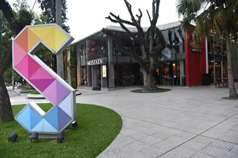EL SOLAR. El shopping cerrará desde hoy y hasta nuevo aviso, según se informó. 