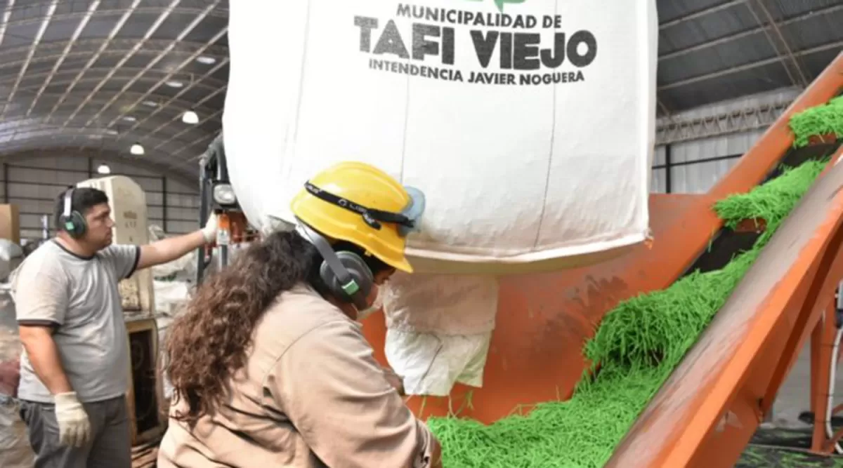 Tafí Viejo: procesan residuos para fabricar cartón 