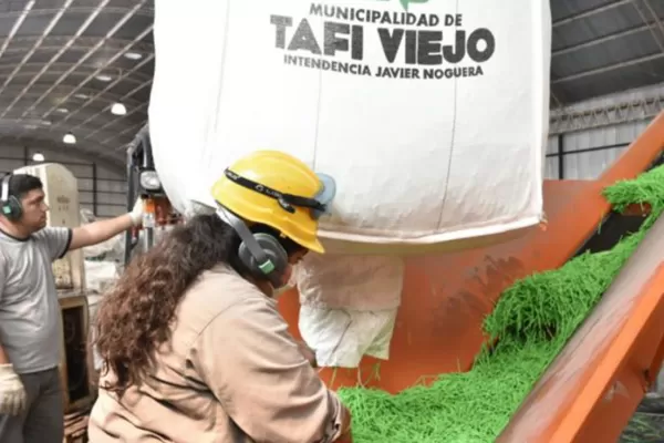 Tafí Viejo: procesan residuos para fabricar cartón