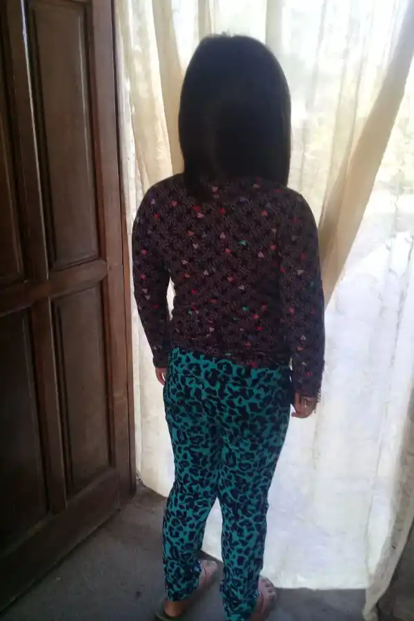 Martina tiene 7 años y no puede salir de su casa.