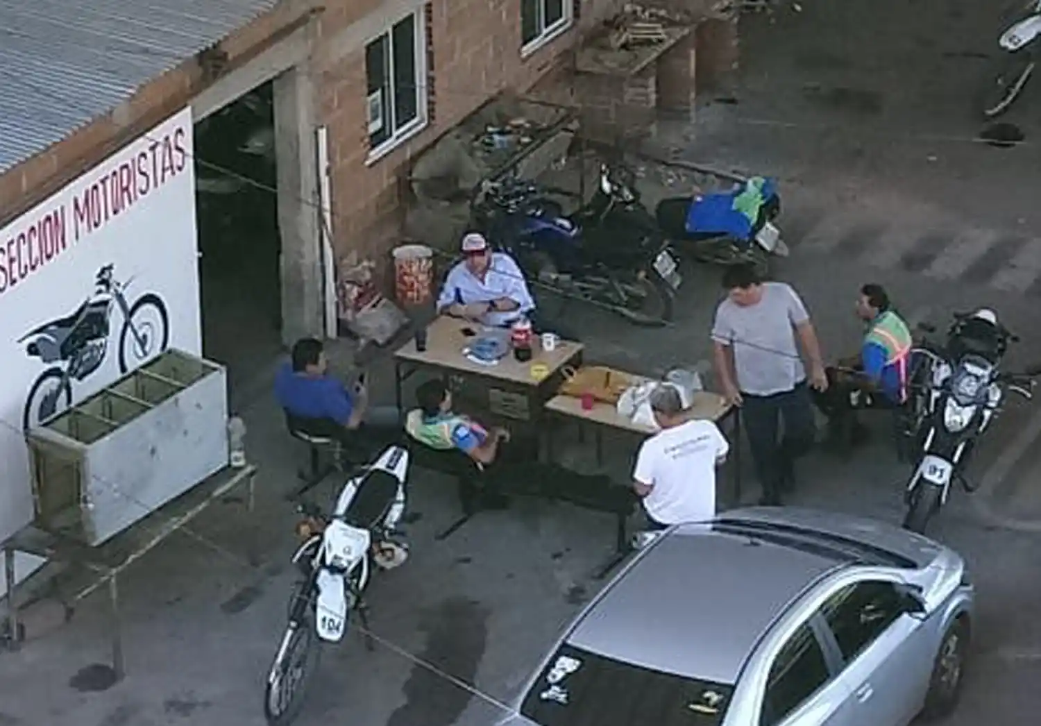 Inspectores de tránsito aprovecharon la cuarentena para hacer un asado 