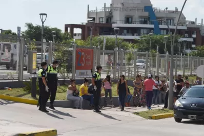 El aislamiento aún no rige en las puertas de los súper