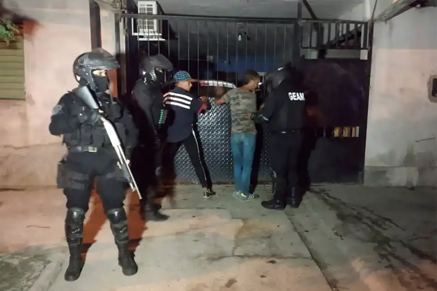 “Nadie en la calle”: detuvieron a más de 200 personas en Tucumán