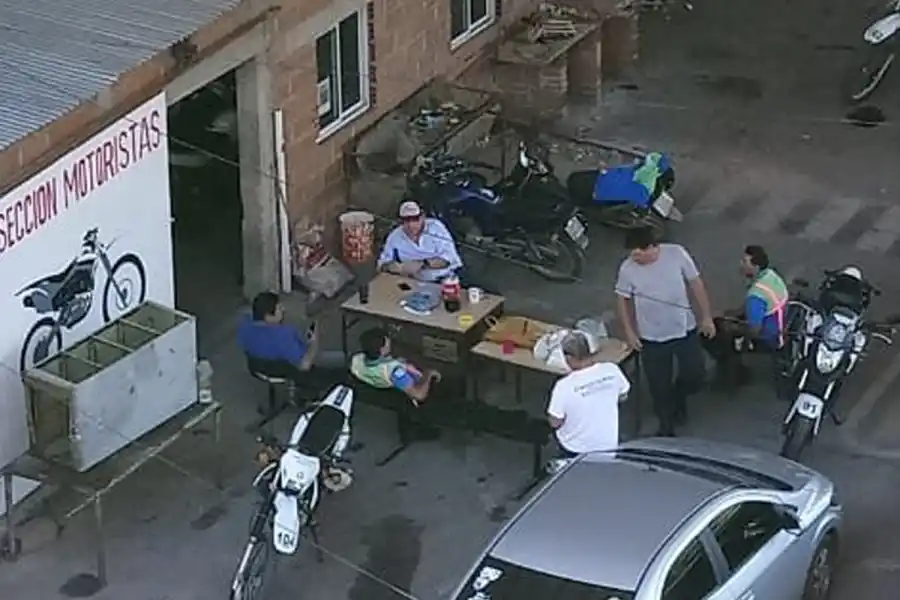 Inspectores de tránsito aprovecharon la cuarentena para hacer un asado 