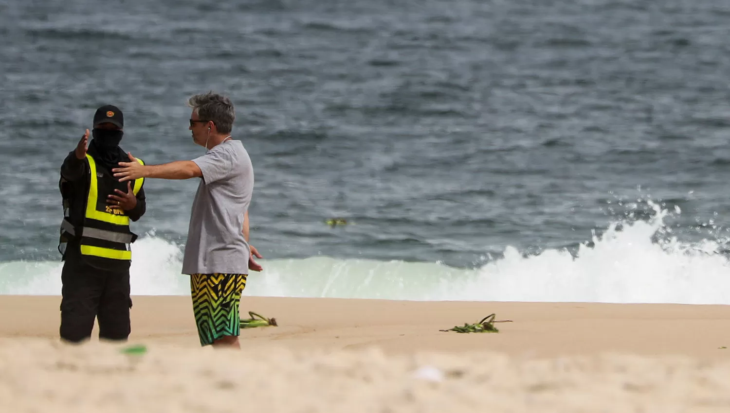 CONTROLES. Se intensificaron los operativos en las playas brasileñas. REUTERS 