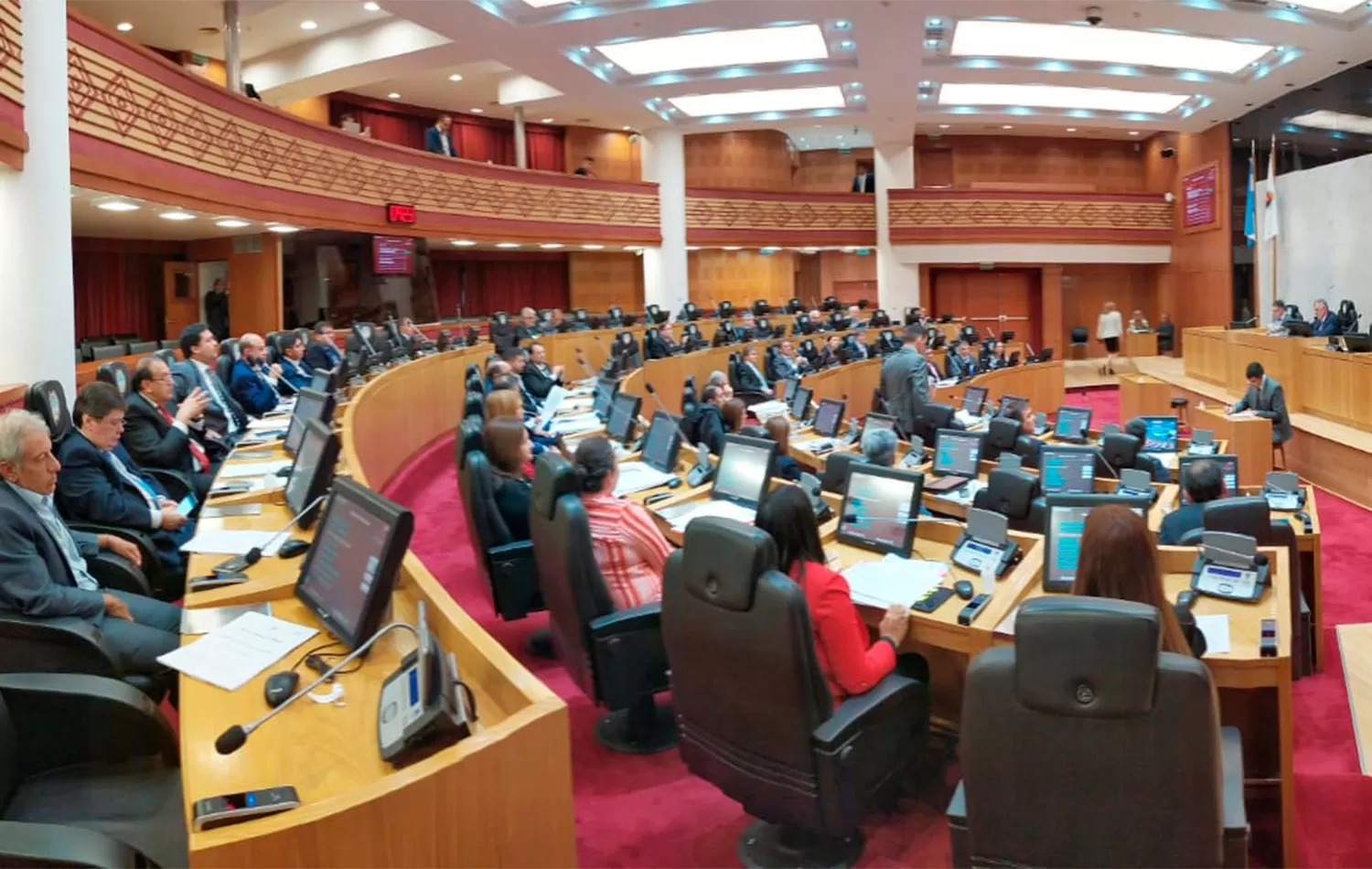 Jaldo, 46 legisladores y decenas de empleados, aislados por el positivo de Bussi