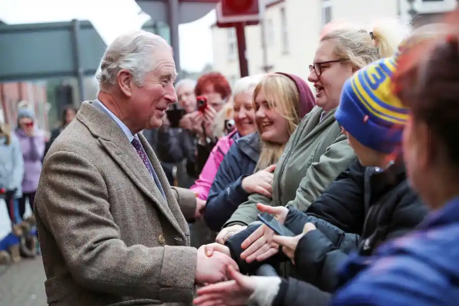 El príncipe Carlos de Inglaterra dio positivo de coronavirus