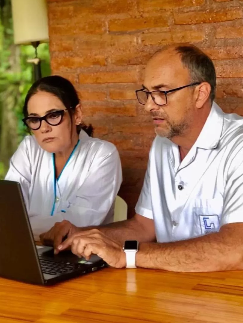 Dos bioquímicos tucumanos ofrecen su colaboración para realizar tests
