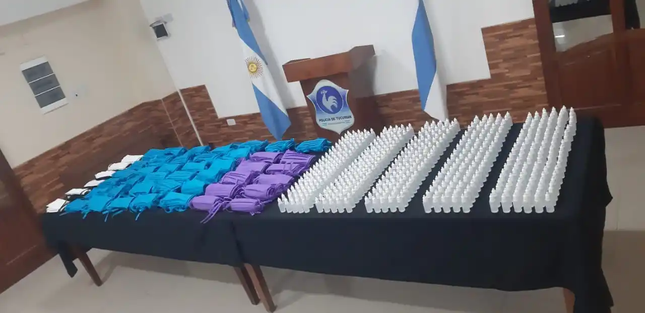 Gesto solidario: policías retirados donaron barbijos y alcohol en gel para los efectivos que realizan los controles