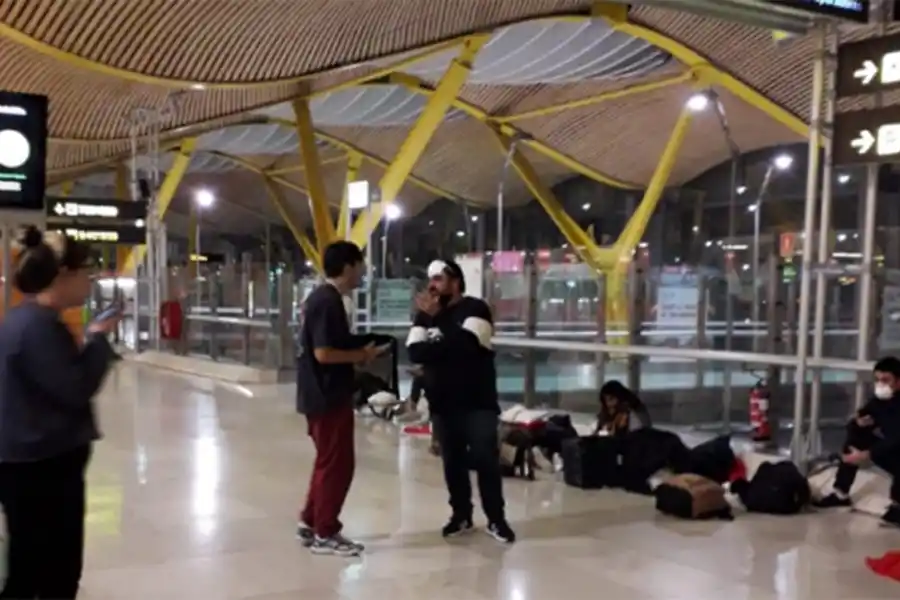 Un tucumano quedó varado en Madrid: me rompieron el pasaje en la cara