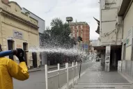 Realizan un lavado de cara a las veredas para evitar el coronavirus