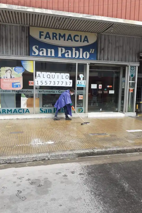 Realizan un lavado de cara a las veredas para evitar el coronavirus