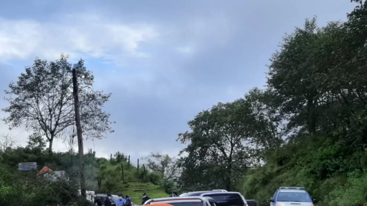 El bloqueo en Las Estancias obliga a hacer trasbordo de la producción en el cerro.