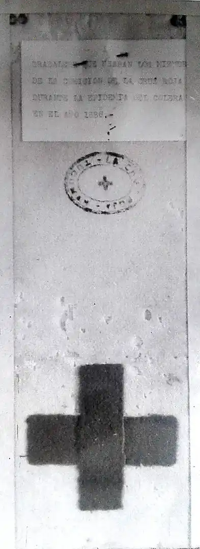 Brazalete de la Cruz Roja. Cinta de tela identificatoria usada por los voluntarios formados por el periodista Salvador Alfonso. 