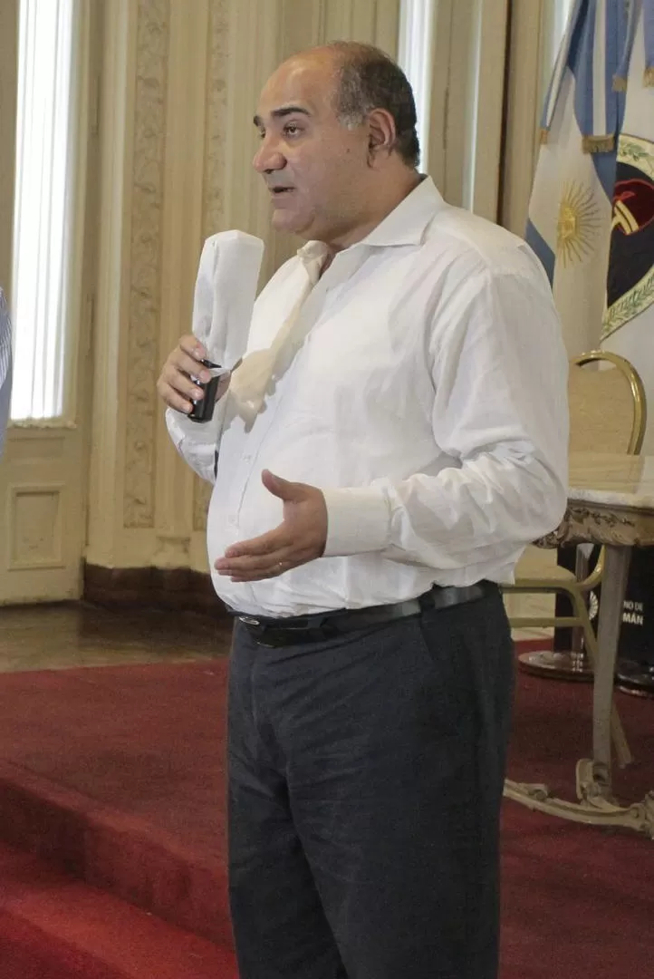 CASA DE GOBIERNO. El gobernador Manzur decretó el “ajuste” salarial. 