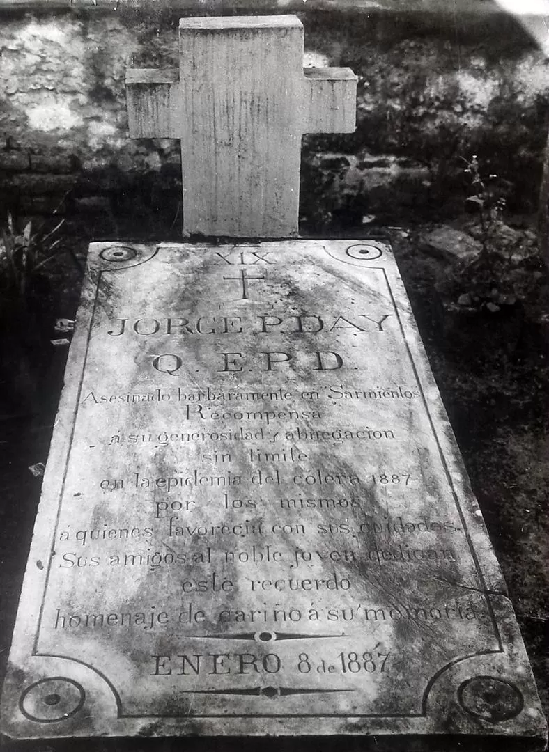 Tumba de Jorge P. Day. En el cementerio de Aguilares, se conservaba (al menos hasta hace unos años) esta lápida con el homenaje a este valiente.