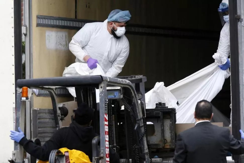  BROOKLYN. Un hospital almacena los cuerpos de muertos por covid-19  Reuters