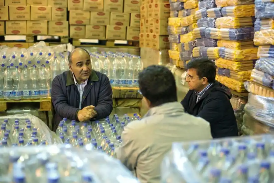 El diputado Carlos Cisneros junto al gobernador, Juan Manzur.
