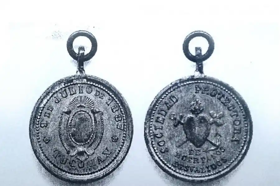 HISTORIA ACUÑADA. Medalla entregada por la Sociedad Protectora de Huérfanos y Desvalidos, el 9 de Julio de 1887. 