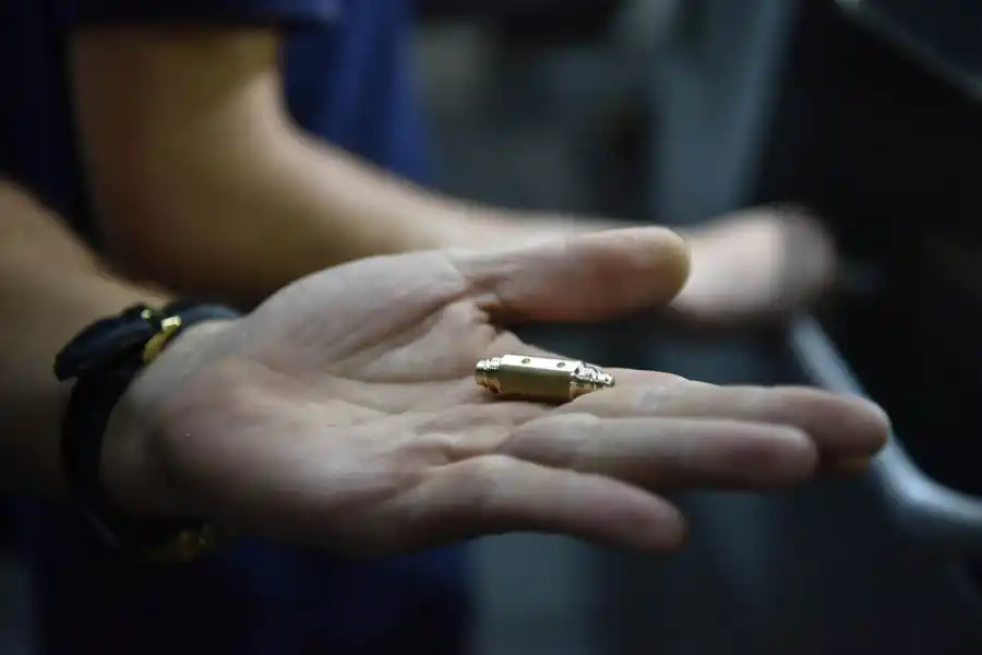 DONDE SUCEDE LA MAGIA. La válvula de Venturi es una pieza clave en un respirador. Regula la diferencia de presión y flujo de aire.