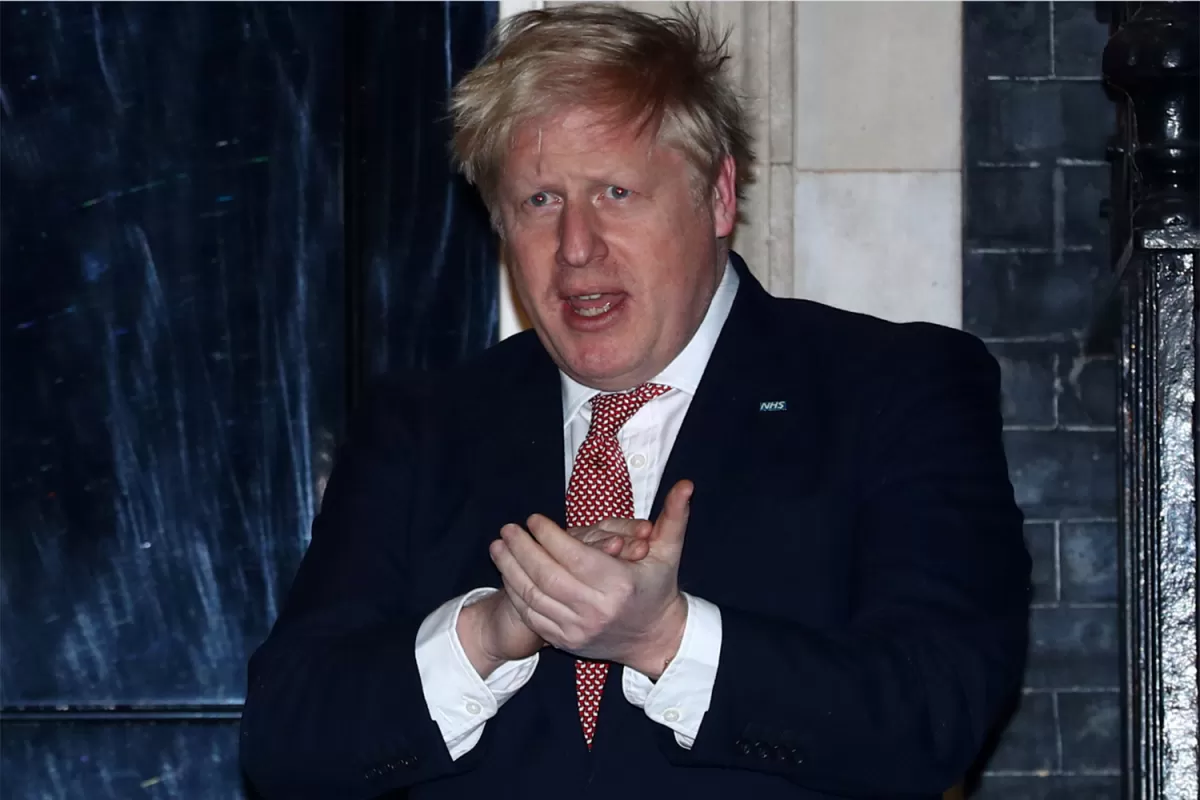 Con síntomas persistentes, Boris Johnson está internado