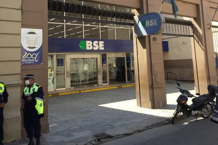 El Banco de Santiago atenderá hasta las 15.30 para el pago de jubilados