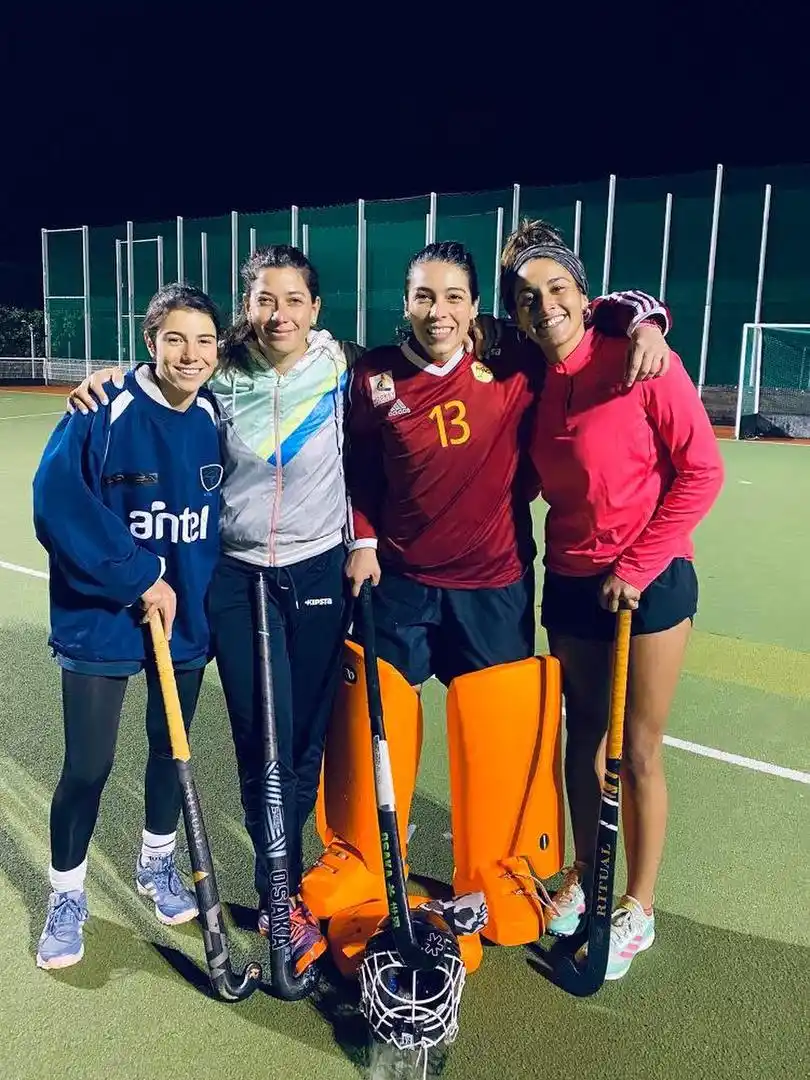 COMPAÑERAS. Etcheverry, Martínez, Carrizo y Díaz comparten equipo y vivienda. 