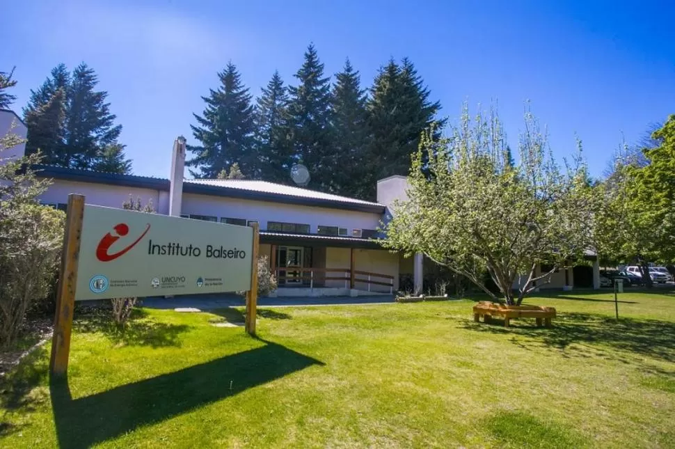 BECAS. El Instituto tiene su sede en San Carlos de Bariloche. 