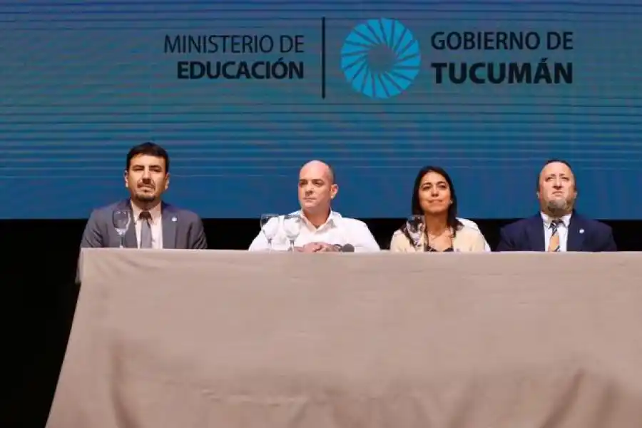 Cómo se distribuirán los nuevos cuadernillos impresos para los alumnos tucumanos