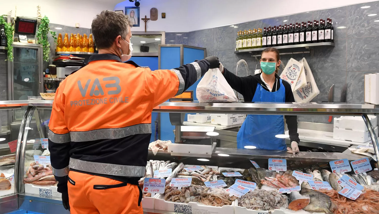 POCOS HABILITADOS. Los pequeños comercios dedicados al rubro de los alimentos son los pocos que pueden abrir en Italia desde el 10 de marzo.