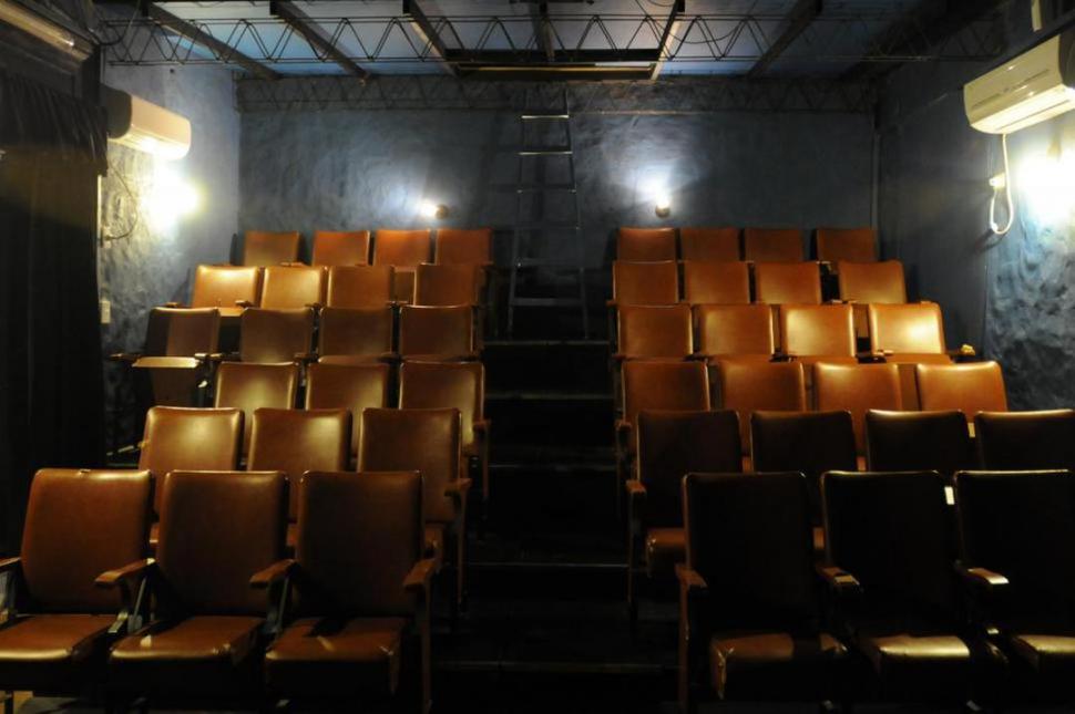 BUTACAS VACÍAS EN LA SALA ROSS. El teatro pierde su esencia si faltan los actores y los espectadores. la gaceta / fotod e ines quinteros orio ( archivo)