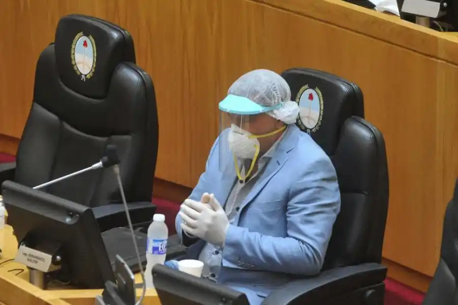 ELEMENTOS COMBINADOS. Berarducci fue uno de los que adoptó máximas precauciones.