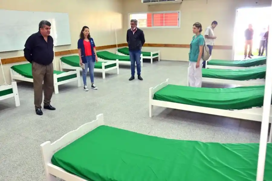 MONTEROS. Se habilitó una sala de emergencia con 50 camas en la Facultad de Kinesiología.