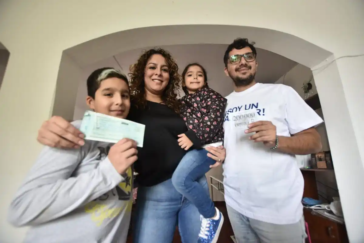 Números de Oro: por la cuarentena, se entregaron los premios de los ganadores en sus casas