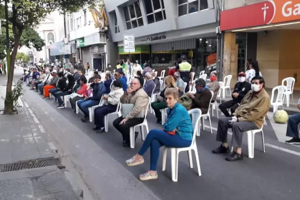 Pagan a jubilados y pensionados con ingresos de hasta $17.859 y DNI terminado en cero