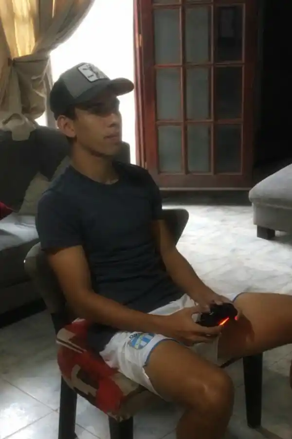 EN ACCIÓN. Nicolás, preparado para jugar contra Agustín Allione, de 