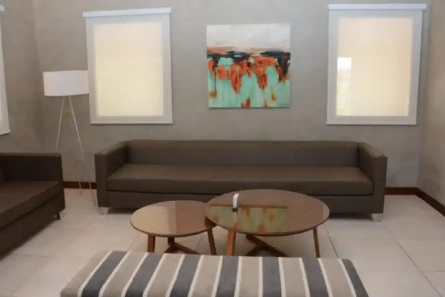 Las dos salas de espera del crematorio permanecen cerradas.