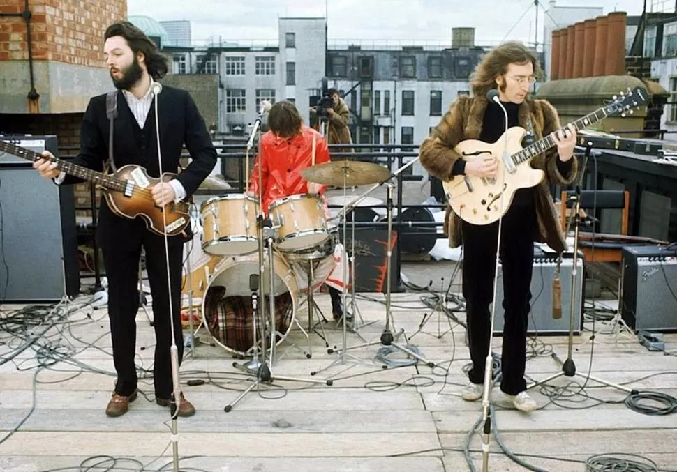 LA DESPEDIDA. El célebre concierto de la terraza, montado sorpresivamente sobre los estudios Apple Corps, fue el último show en vivo de The Beatles.  
