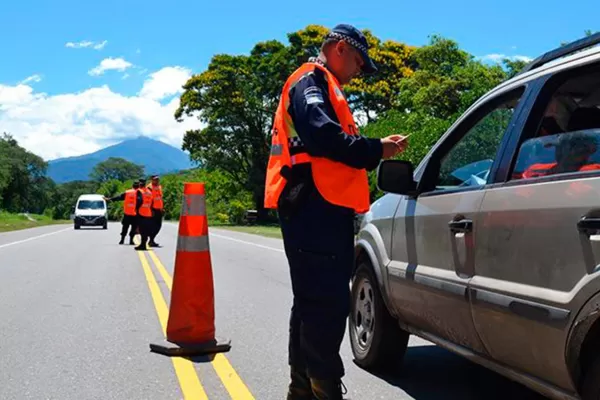 Todos los caminos conducen a casa: las rutas tucumanas, cerradas para evitar el movimiento turístico