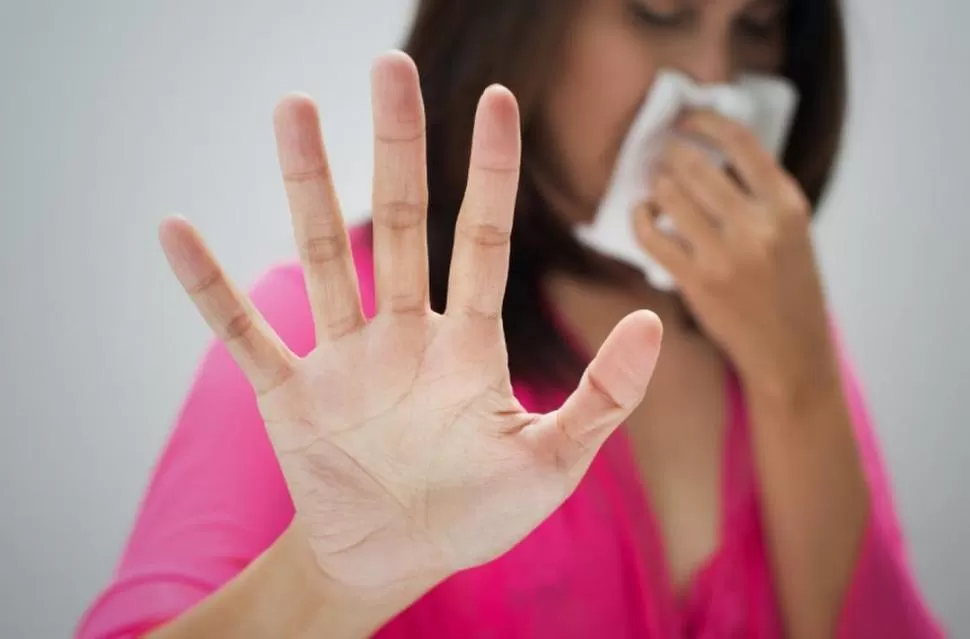 MANIFESTACIONES. Estornudar o toser son reacciones típicas de los cuadros alérgicos e infecciosos. 