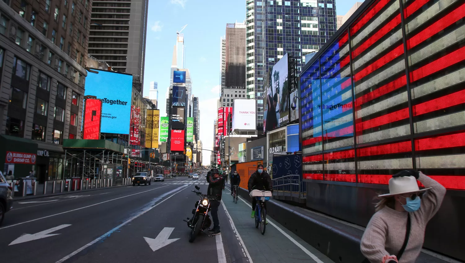 EL CENTRO. Nueva York, con Times Square desierta, se convirtió en la ciudad con más casos actualmente en el planeta.