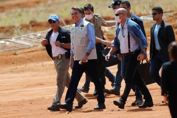 Con cerca de 1.500 contagios y 99 muertos en un día, Bolsonaro volvió a rechazar la cuarentena