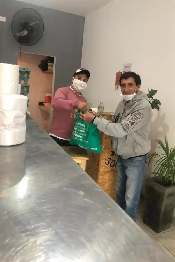 Al “Zorrito” le gustan los pollos