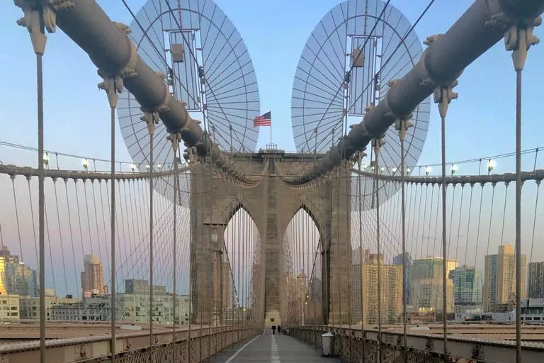 SIN TURISTAS. El puente de Brooklyn conecta a la ciudad con Manhattan, el epicentro de los negocios a nivel mundial. 