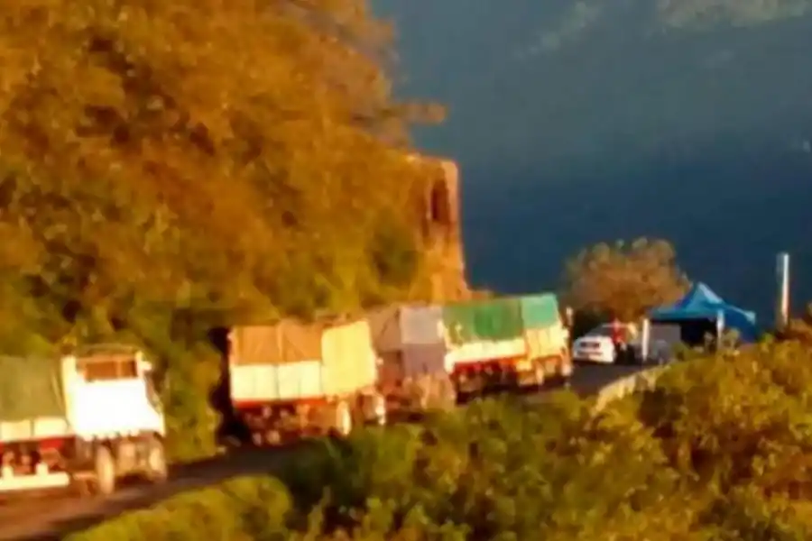 BLOQUEOS. Los productores de papa esperan que se levanten los cortes en Catamarca.  