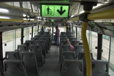 La Nación insta a reducir al mínimo posible el uso del transporte público
