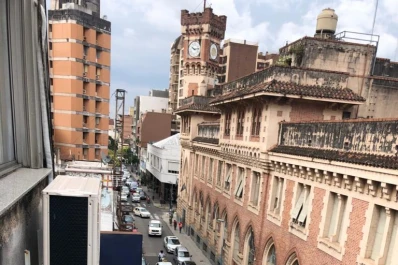 Inconsciencia al volante: un caos vehicular se produjo esta mañana en el centro tucumano