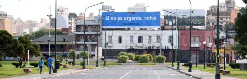 UNA TARDE COMPLETAMENTE DIFERENTE EN LA ZONA DEL PARQUE 9 DE JULIO. El pulmón verde de la ciudad suele mostrar otra imagen los domingos, de mucha circulación, ayer el aislamiento hizo sentir su presencia.